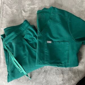 Figs Scrubs SET. Size M. Regularly worn. Still in good condition.